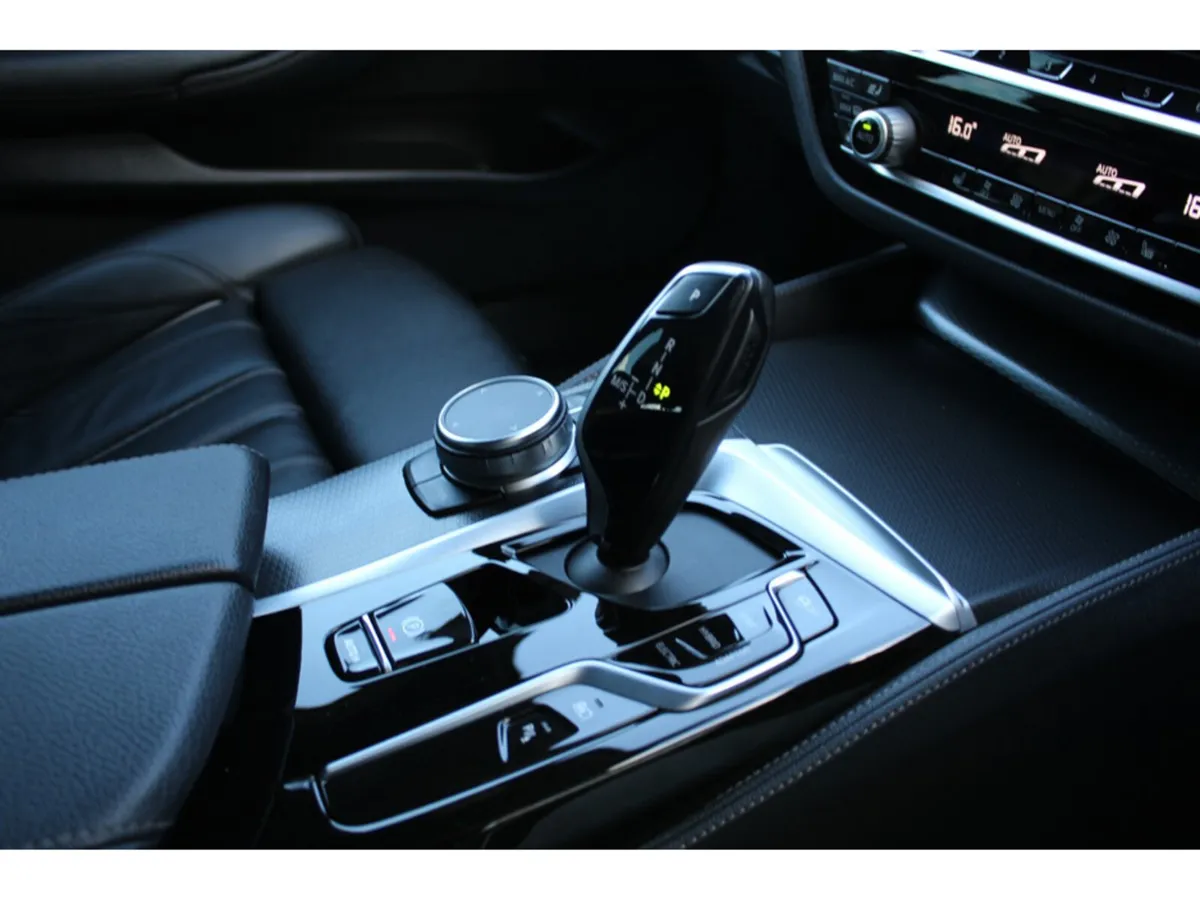 BMW 5-Series Estate, Petrol Plug-in Hybrid, 2024, Grey