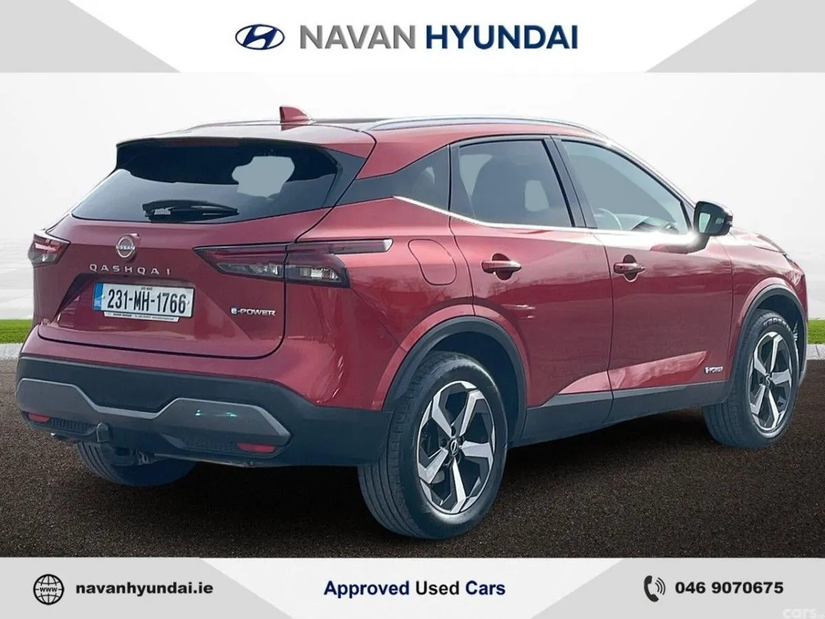 Nissan Qashqai MPV, Petrol Hybrid, 2023, Red