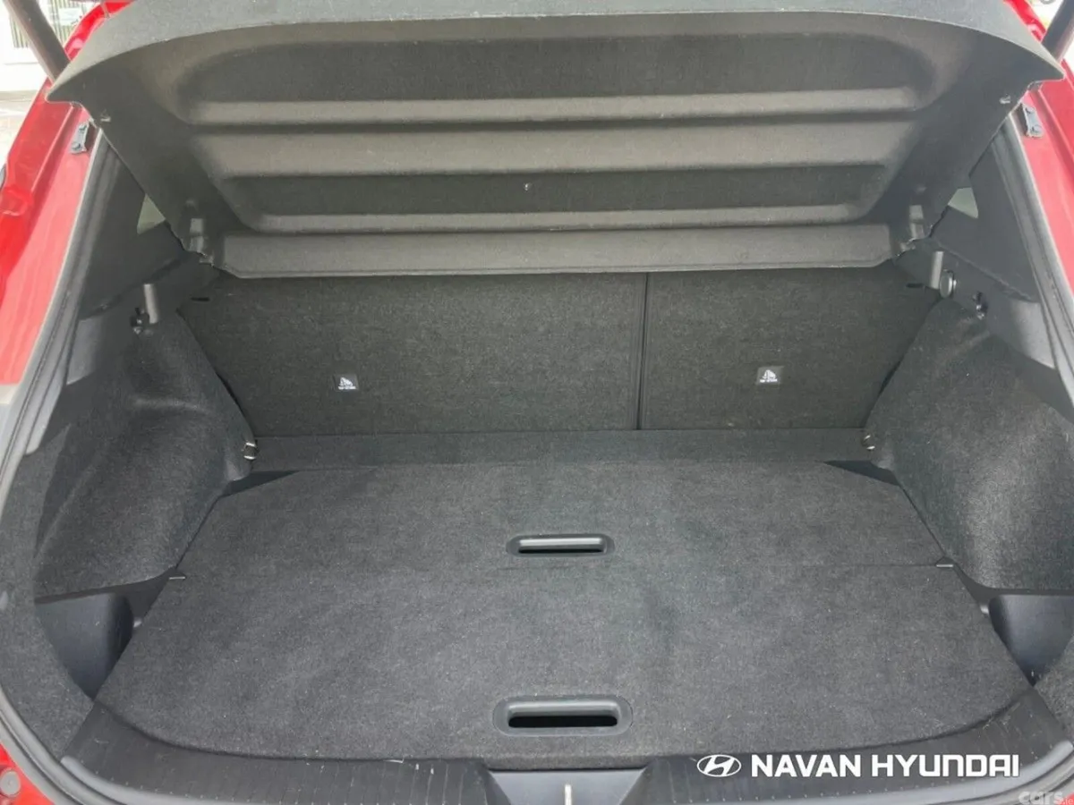 Nissan Qashqai MPV, Petrol Hybrid, 2023, Red