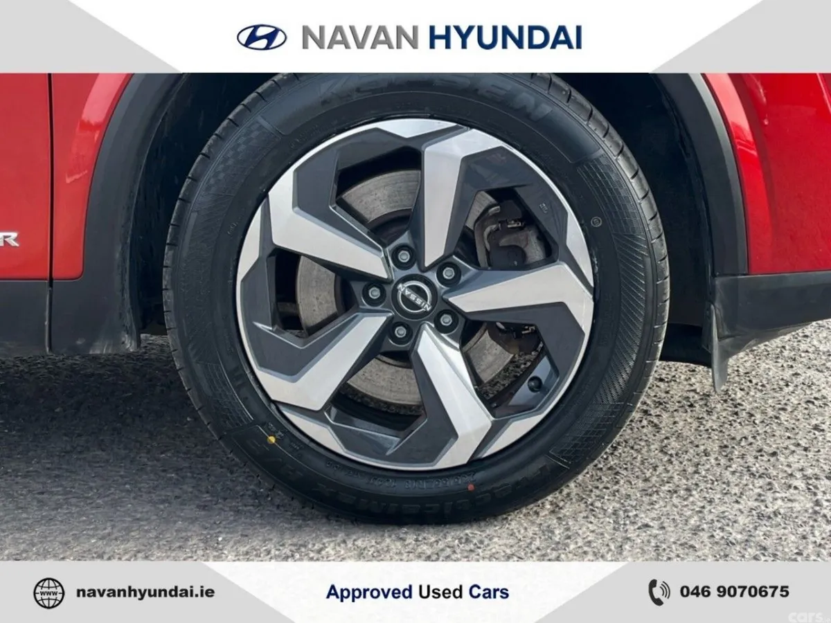 Nissan Qashqai MPV, Petrol Hybrid, 2023, Red