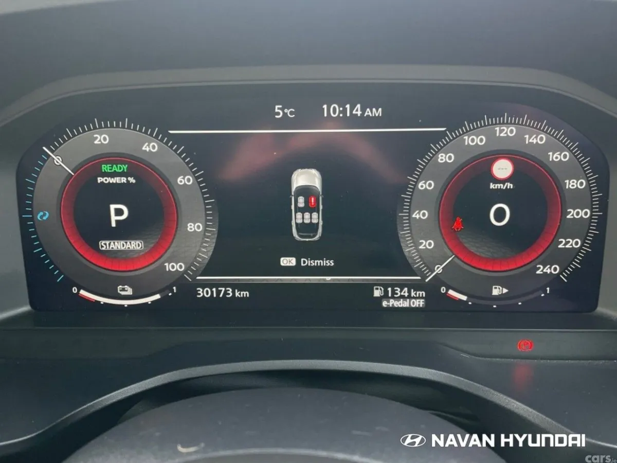 Nissan Qashqai MPV, Petrol Hybrid, 2023, Red