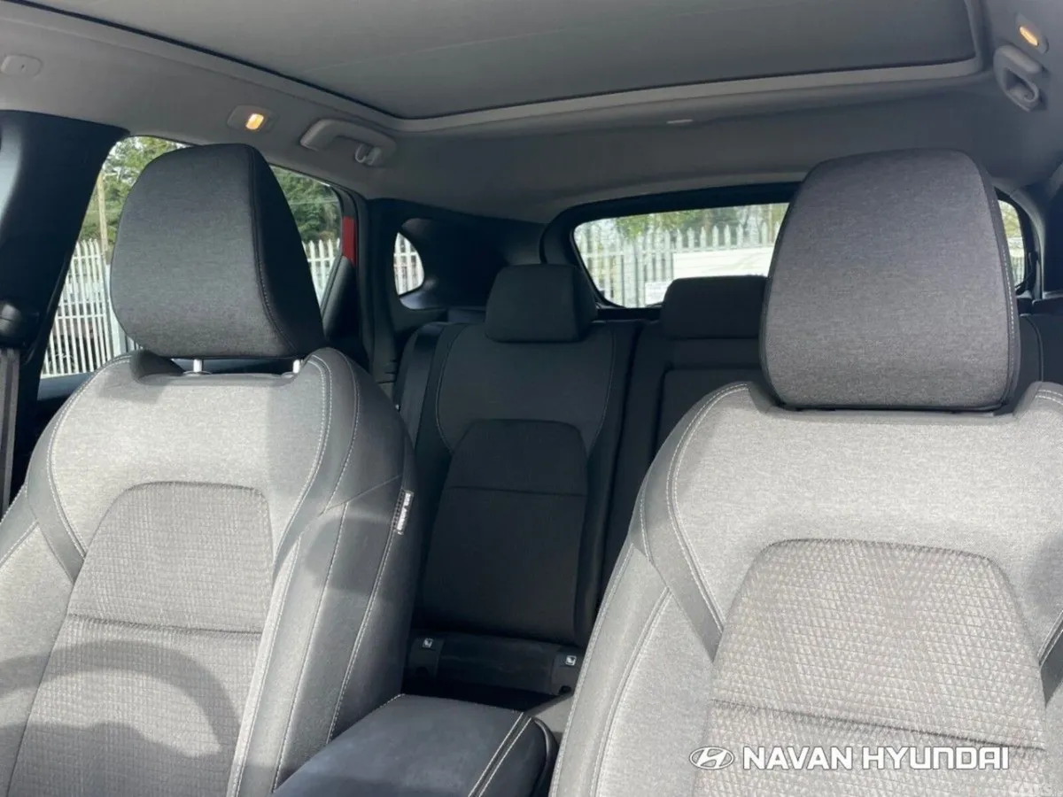 Nissan Qashqai MPV, Petrol Hybrid, 2023, Red
