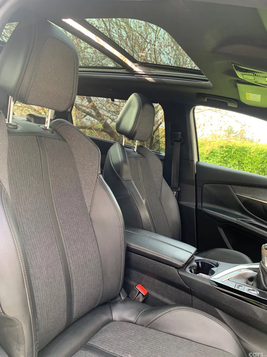 Peugeot 5008 MPV, Diesel, 2020, White