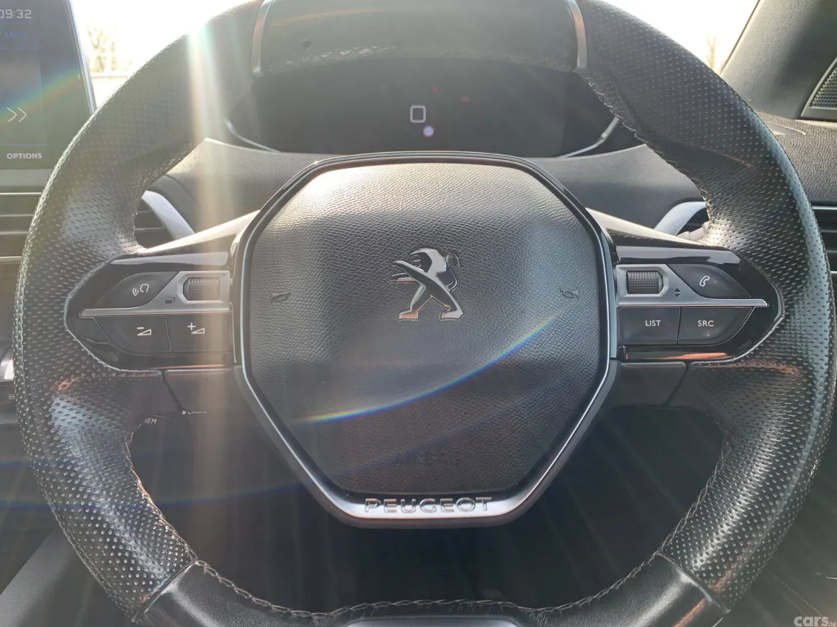 Peugeot 5008 MPV, Diesel, 2020, White