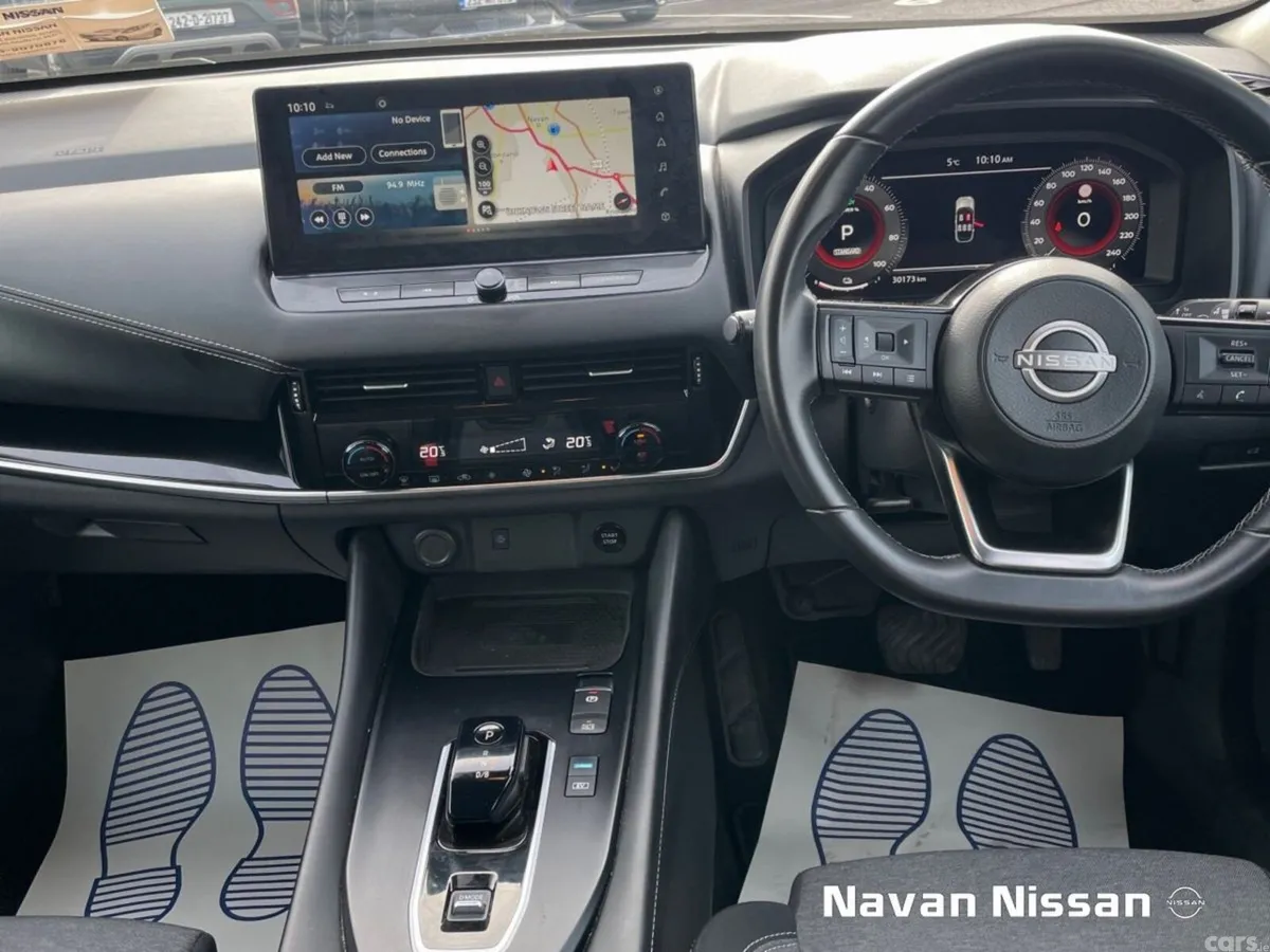 Nissan Qashqai MPV, Petrol Hybrid, 2023, Red