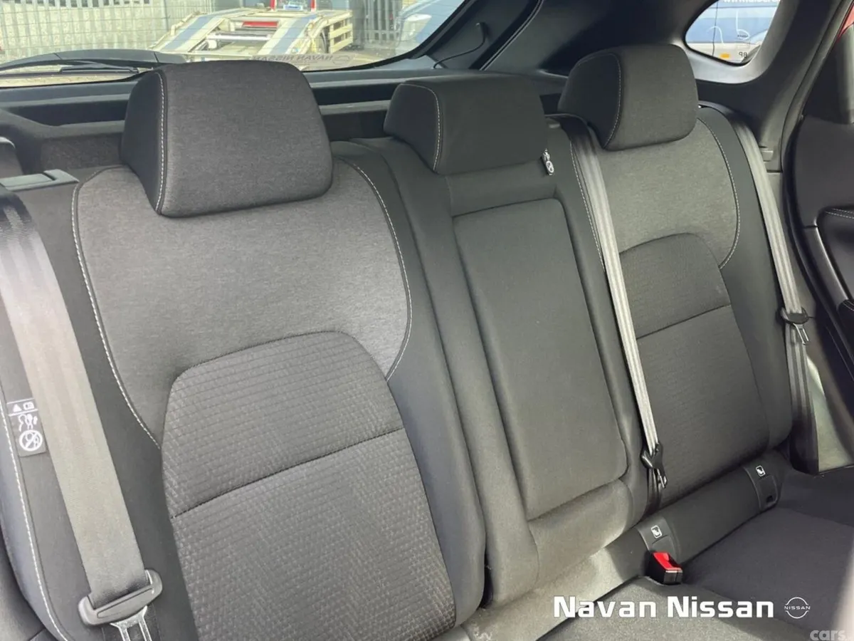 Nissan Qashqai MPV, Petrol Hybrid, 2023, Red