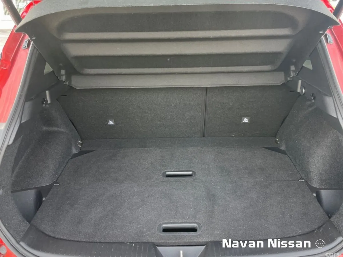 Nissan Qashqai MPV, Petrol Hybrid, 2023, Red