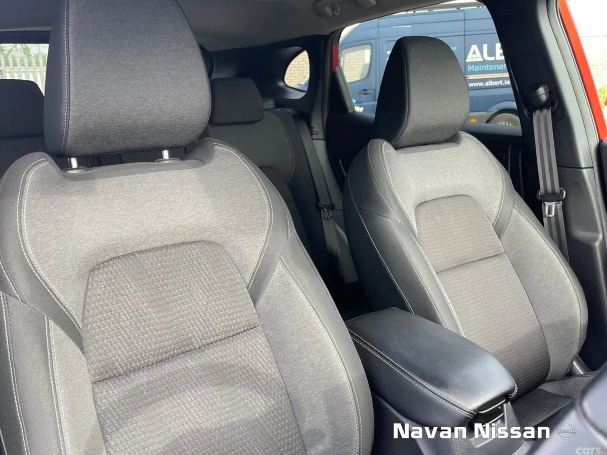 Nissan Qashqai MPV, Petrol Hybrid, 2023, Red