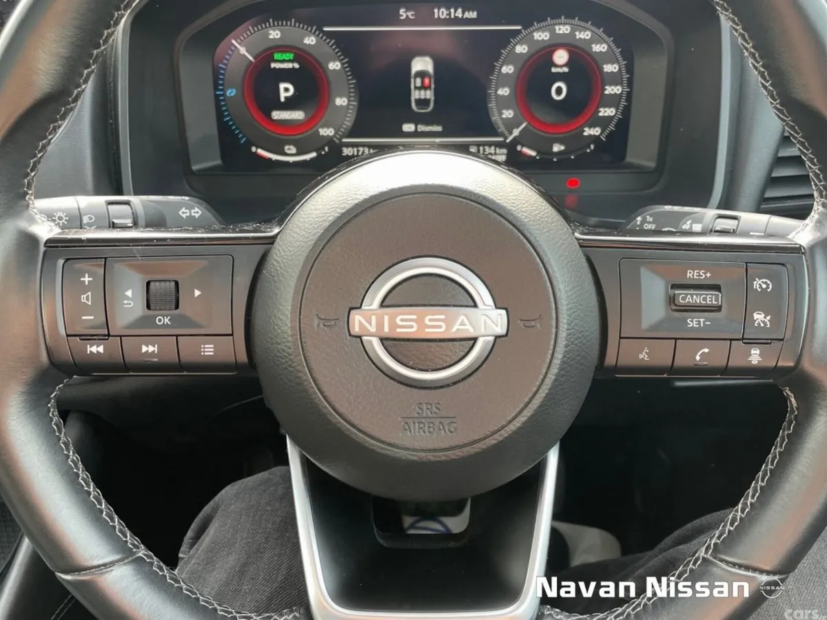 Nissan Qashqai MPV, Petrol Hybrid, 2023, Red