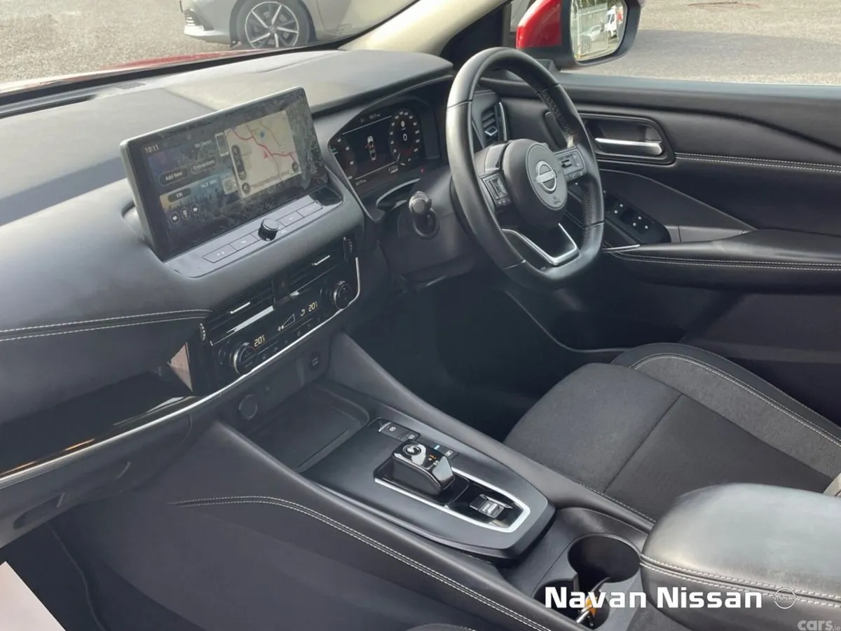 Nissan Qashqai MPV, Petrol Hybrid, 2023, Red