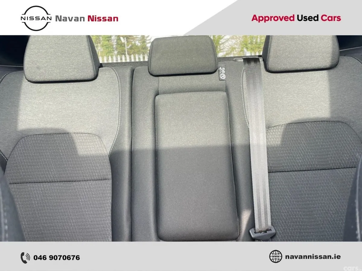 Nissan Qashqai MPV, Petrol Hybrid, 2023, Red