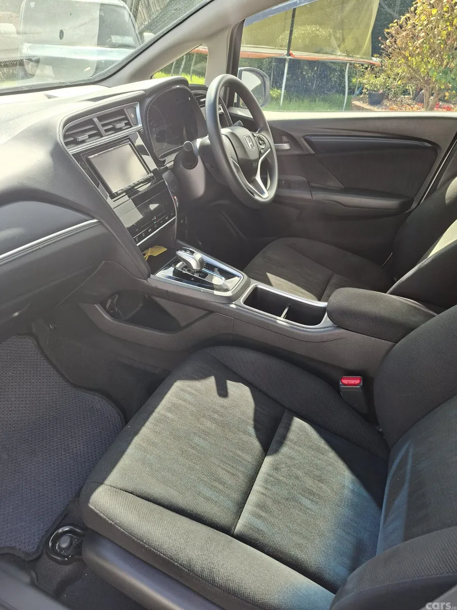 Honda Shuttle Estate, Petrol Hybrid, 2022, White