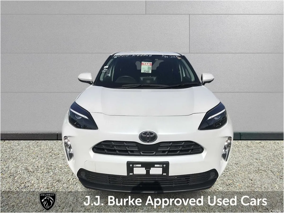Toyota Yaris Hatchback, Petrol Hybrid, 2024, White