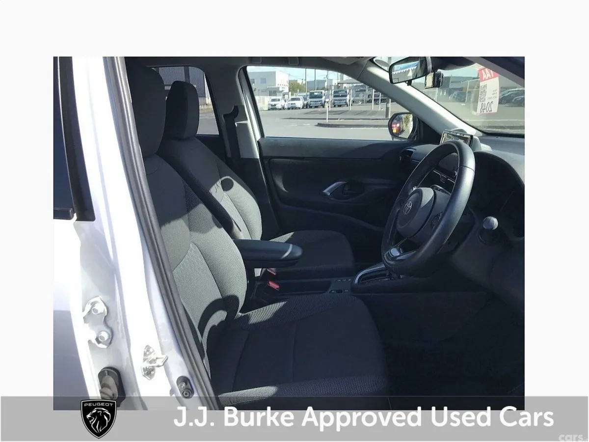 Toyota Yaris Hatchback, Petrol Hybrid, 2024, White