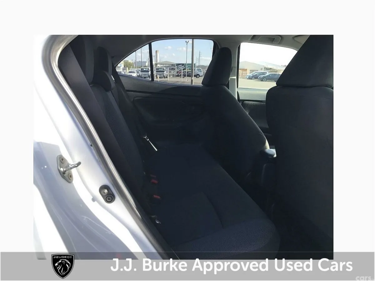Toyota Yaris Hatchback, Petrol Hybrid, 2024, White