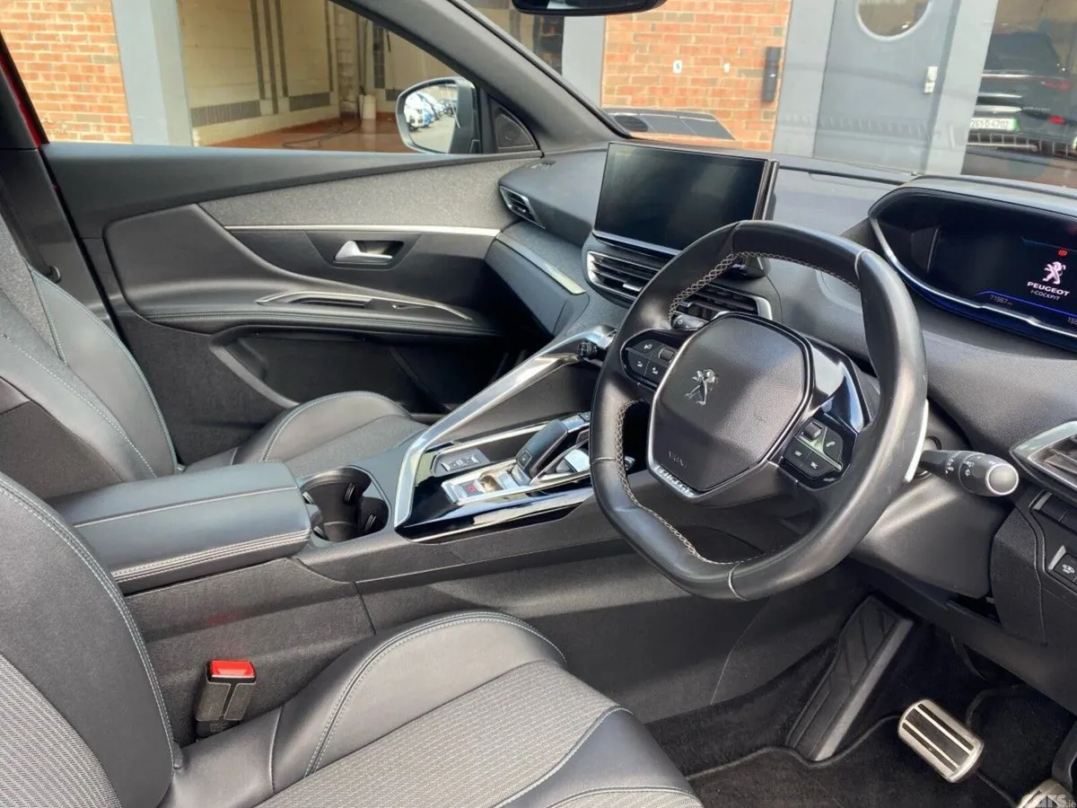 Peugeot 3008 MPV, Diesel, 2023, Red