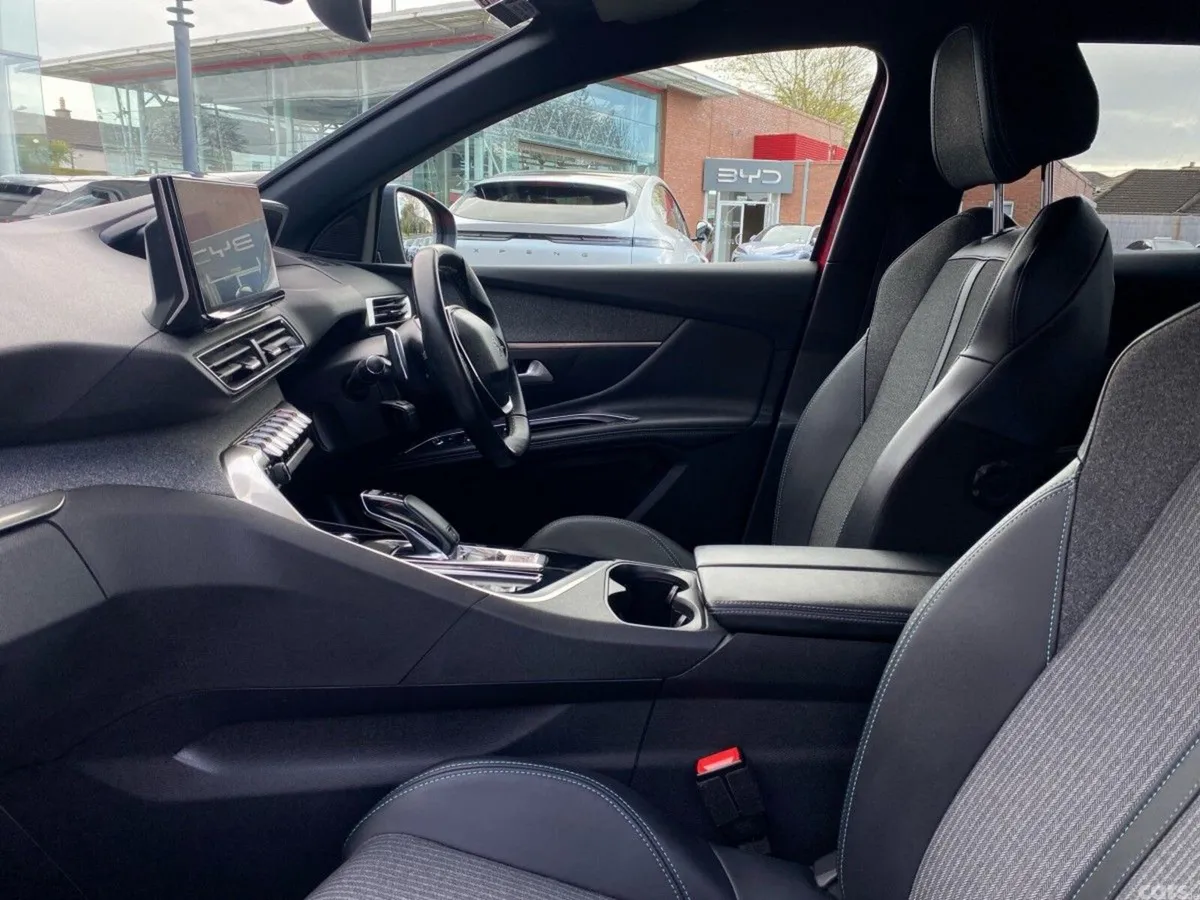 Peugeot 3008 MPV, Diesel, 2023, Red