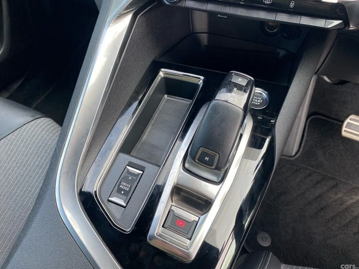 Peugeot 3008 MPV, Diesel, 2023, Red