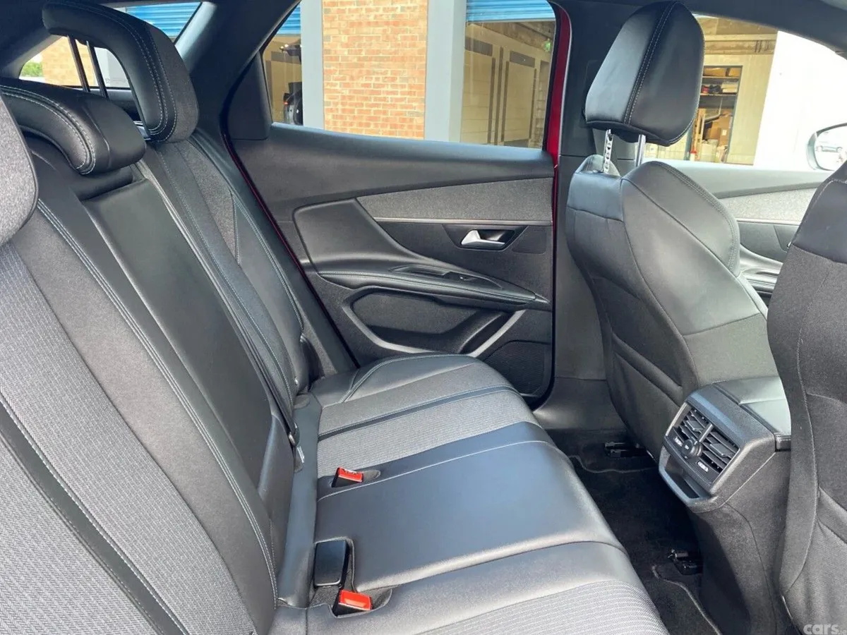 Peugeot 3008 MPV, Diesel, 2023, Red