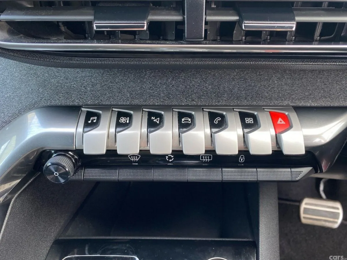 Peugeot 3008 MPV, Diesel, 2023, Red