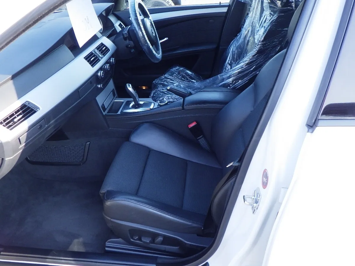BMW 5-Series Estate, Petrol, 2009, White