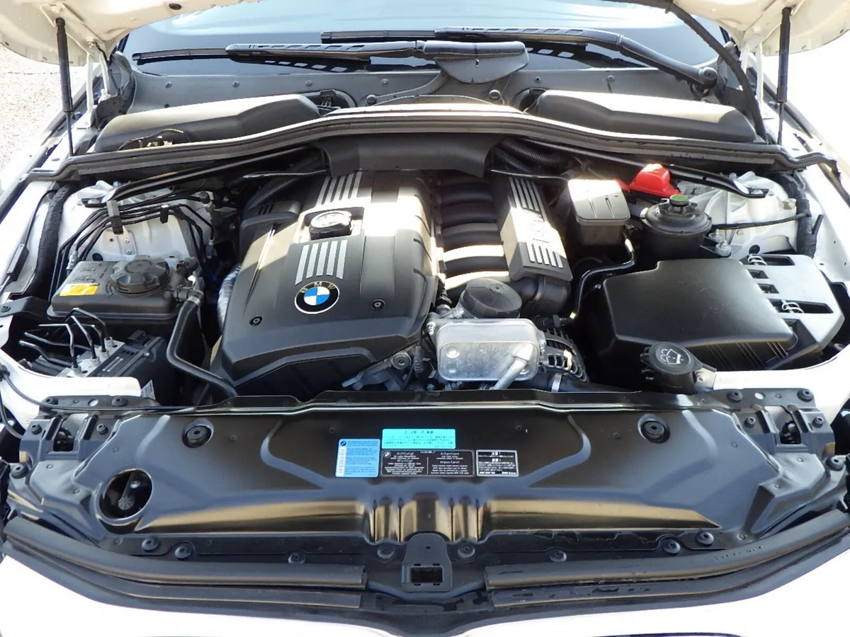 BMW 5-Series Estate, Petrol, 2009, White
