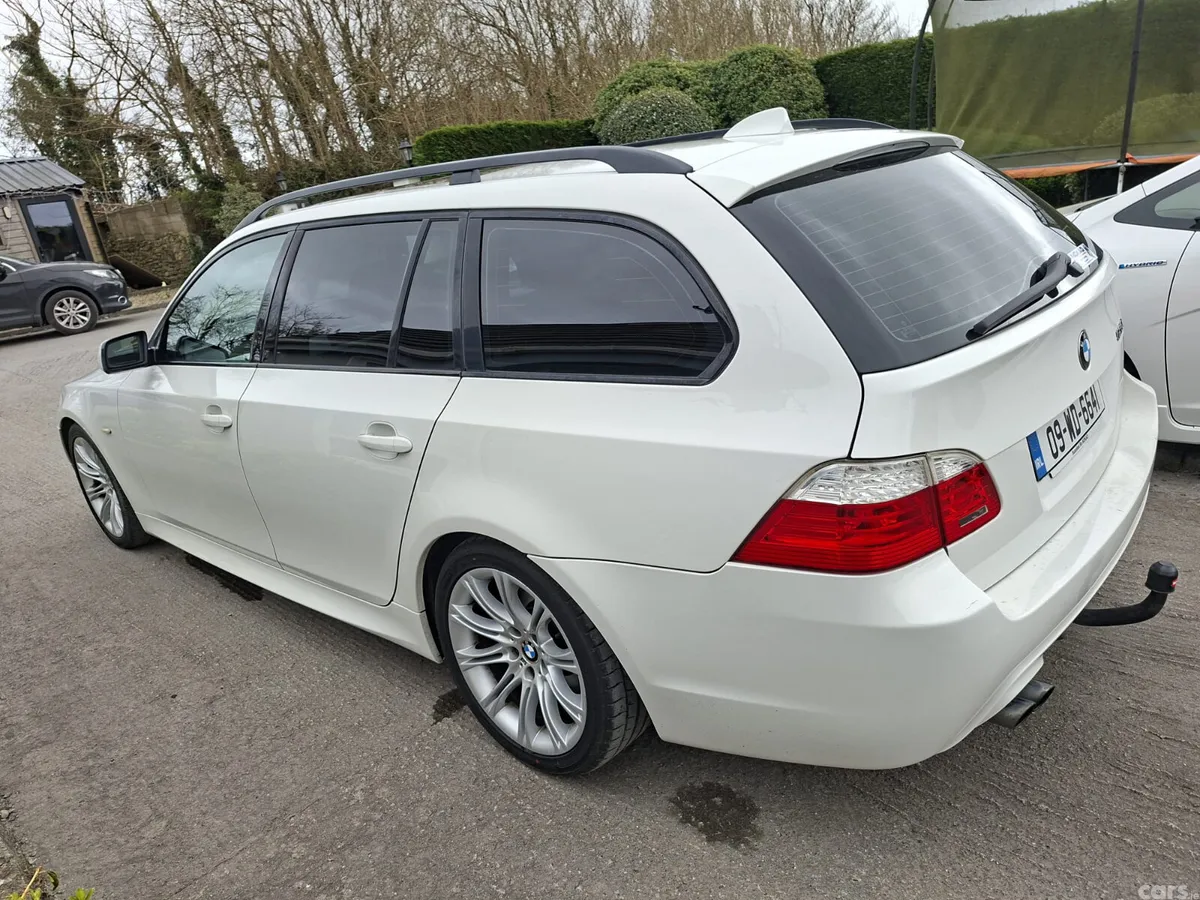BMW 5-Series Estate, Petrol, 2009, White