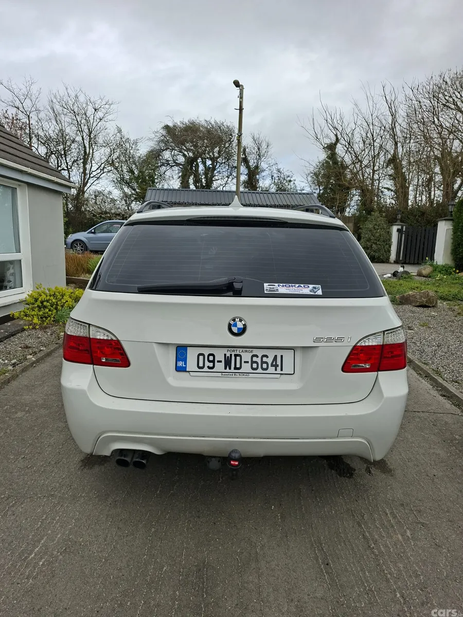 BMW 5-Series Estate, Petrol, 2009, White