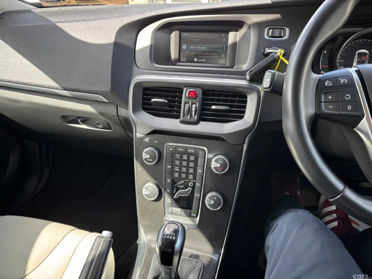 Volvo V40 Hatchback, Diesel, 2018, Brown