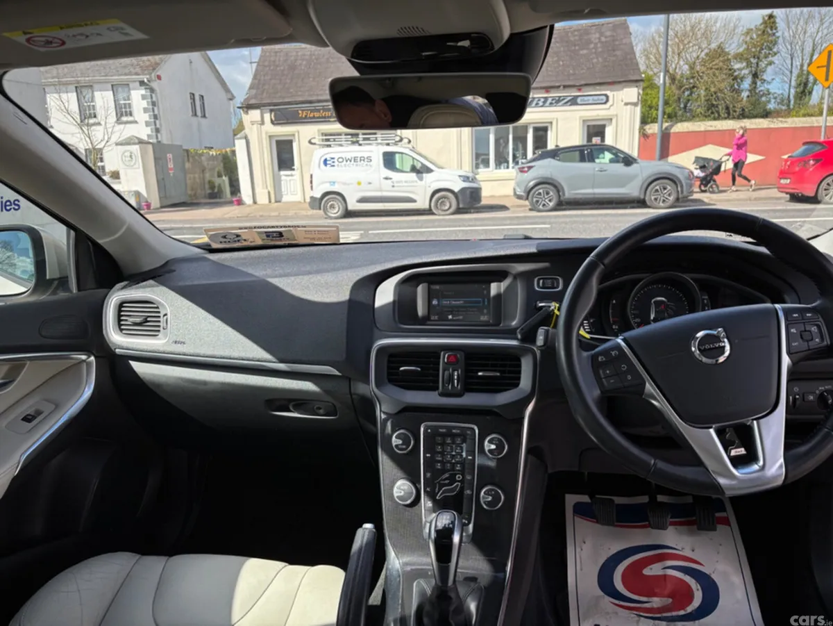 Volvo V40 Hatchback, Diesel, 2018, Brown