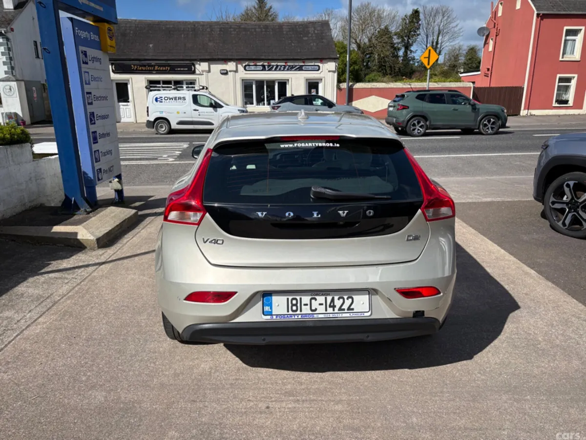 Volvo V40 Hatchback, Diesel, 2018, Brown