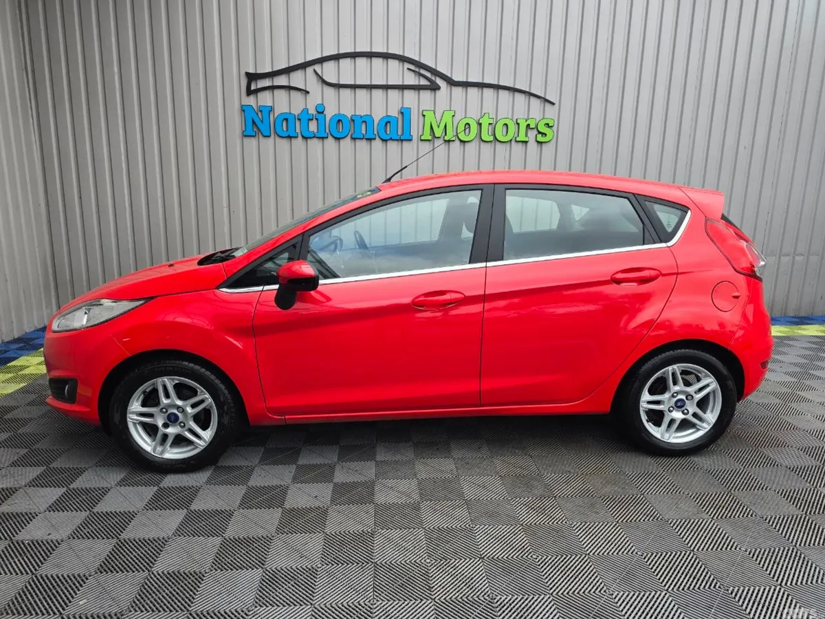Ford Fiesta Hatchback, Petrol, 2014, Red