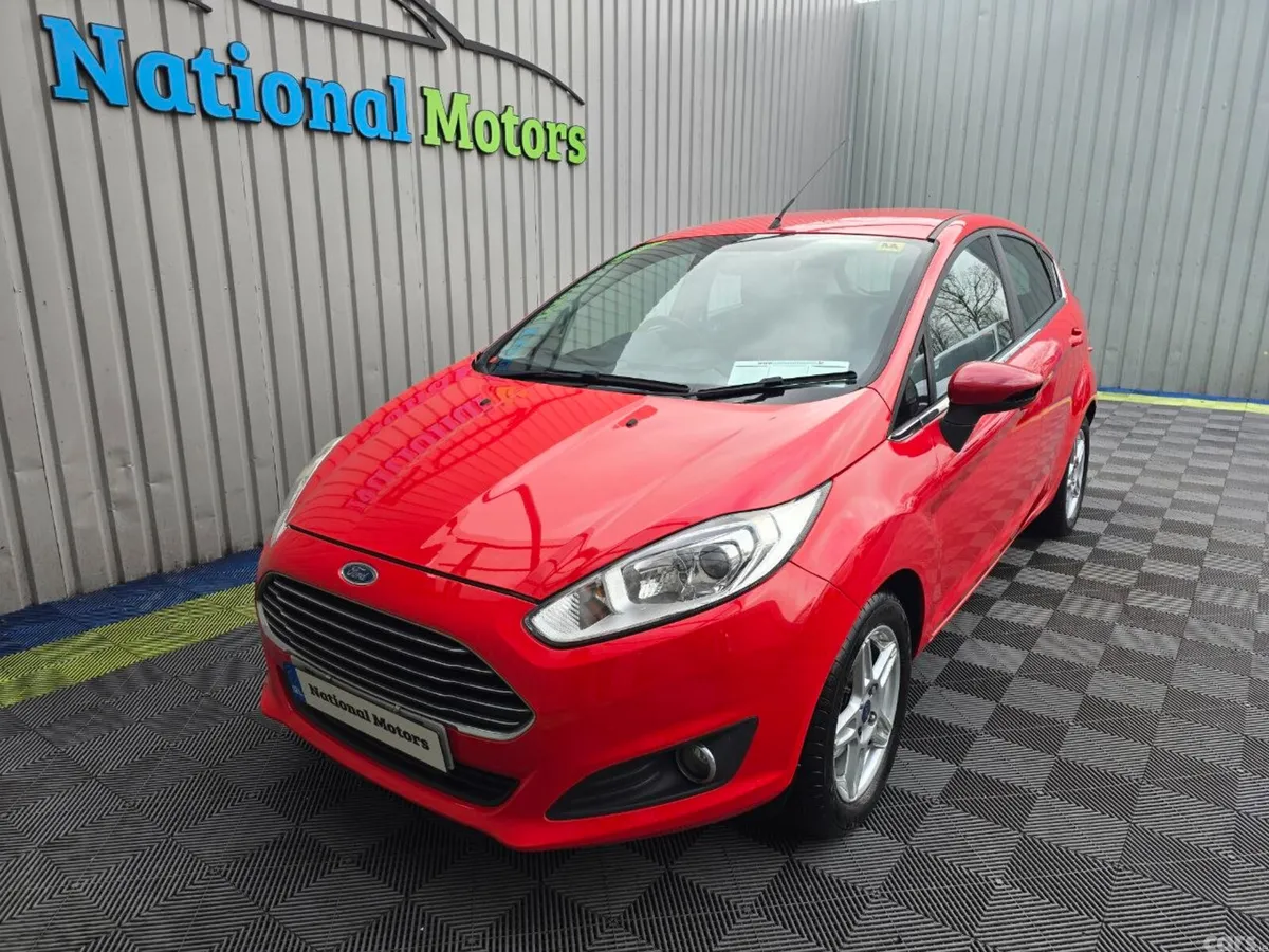 Ford Fiesta Hatchback, Petrol, 2014, Red