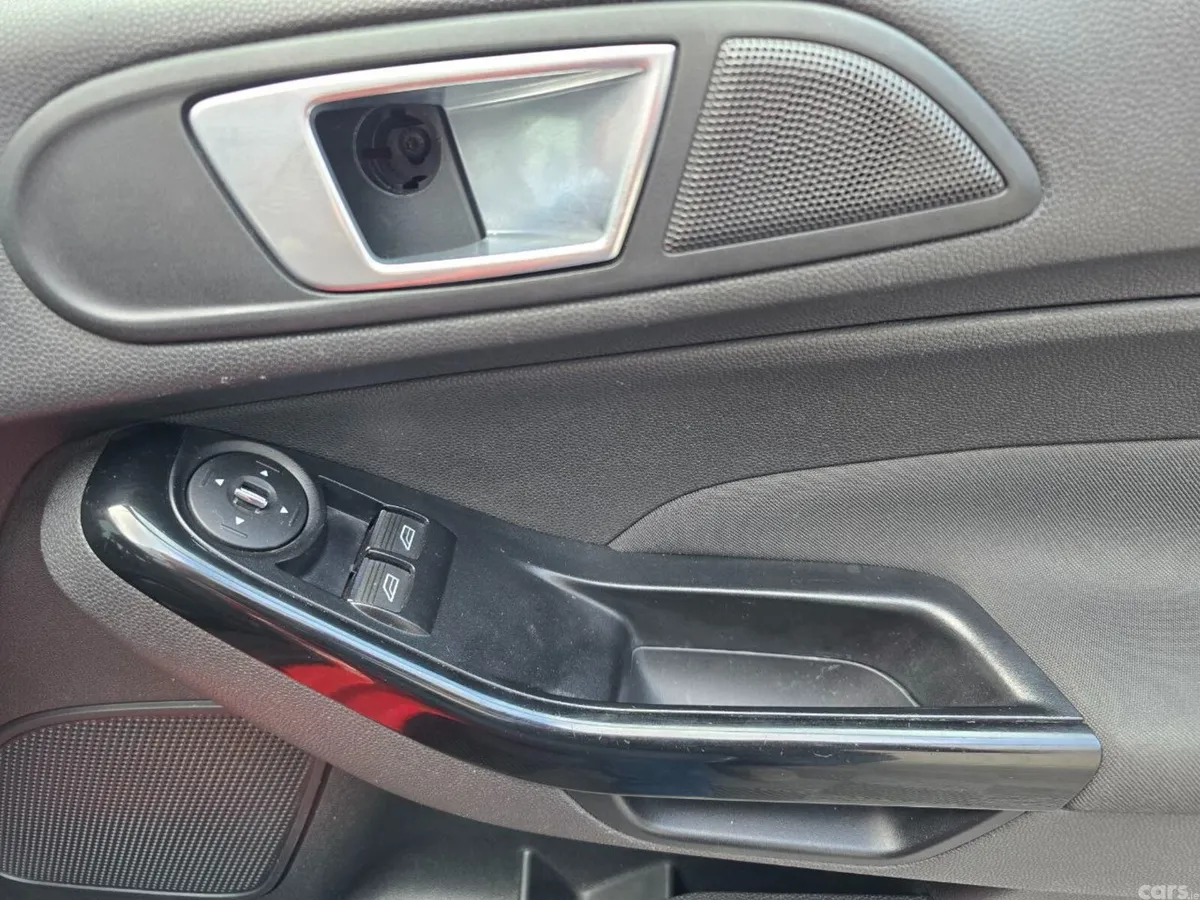 Ford Fiesta Hatchback, Petrol, 2014, Red