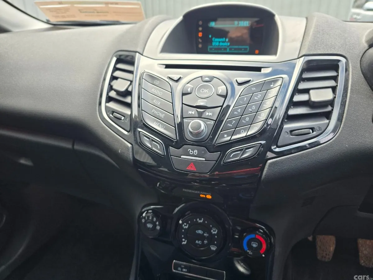 Ford Fiesta Hatchback, Petrol, 2015, Grey