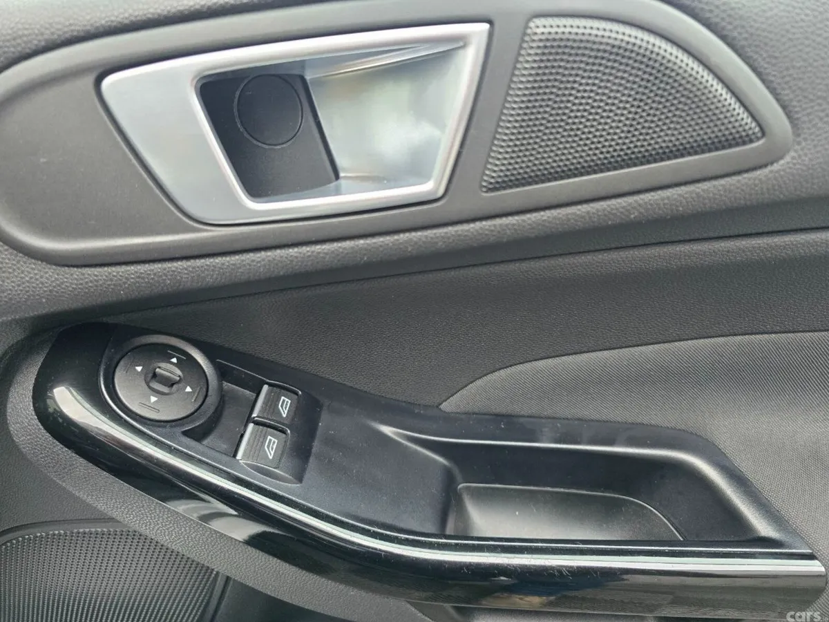 Ford Fiesta Hatchback, Petrol, 2015, Silver