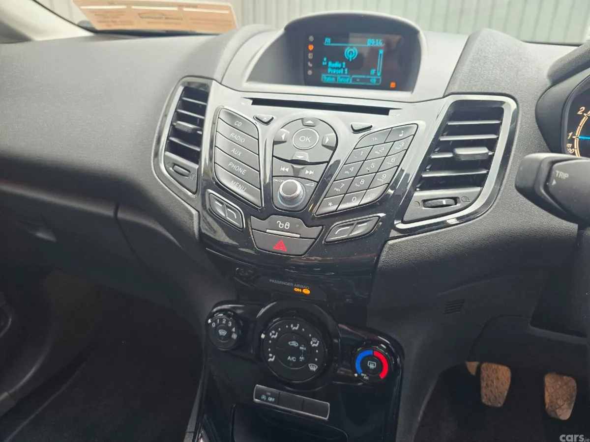 Ford Fiesta Hatchback, Petrol, 2015, Silver