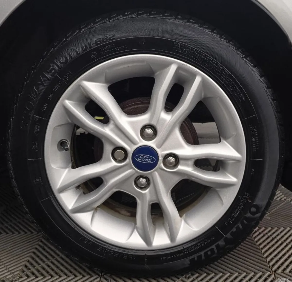Ford Fiesta Hatchback, Petrol, 2015, Silver