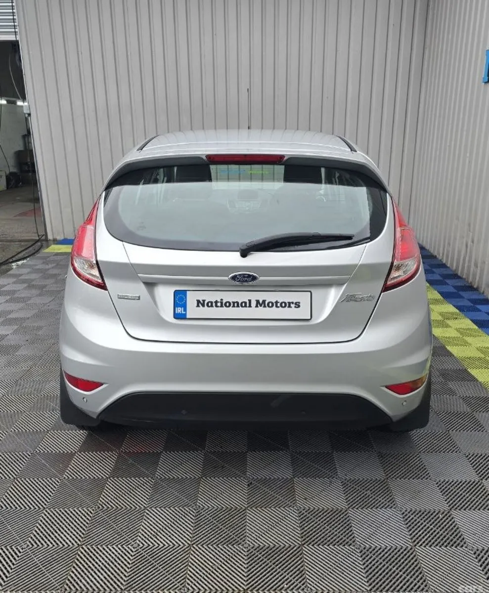 Ford Fiesta Hatchback, Petrol, 2015, Silver