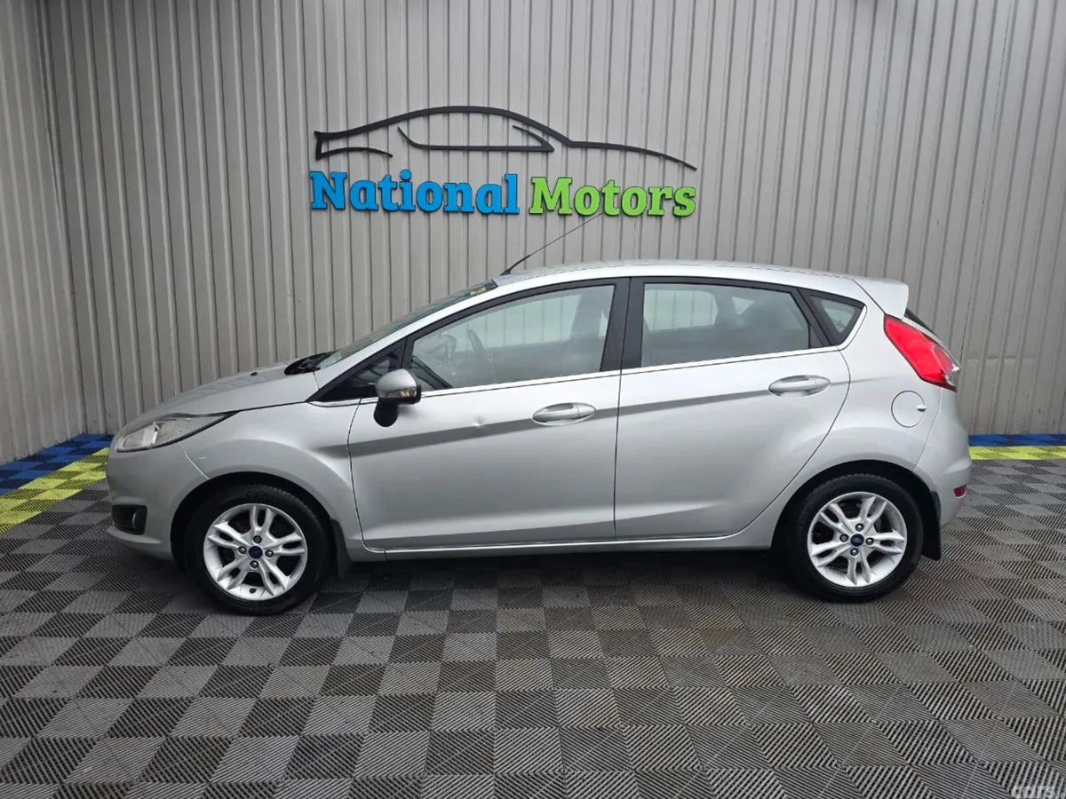 Ford Fiesta Hatchback, Petrol, 2015, Silver