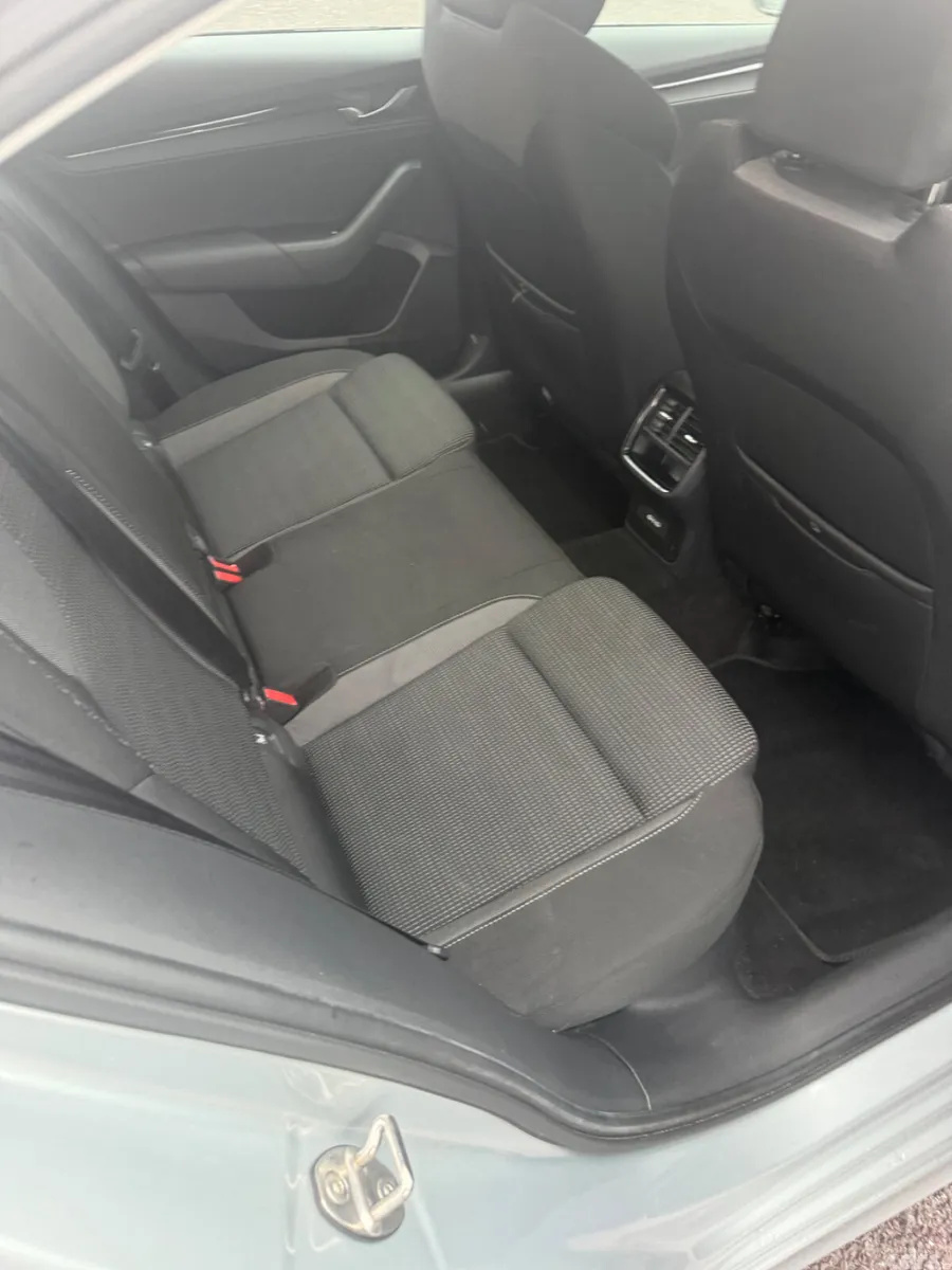 Skoda Octavia Saloon, Diesel, 2022, Grey