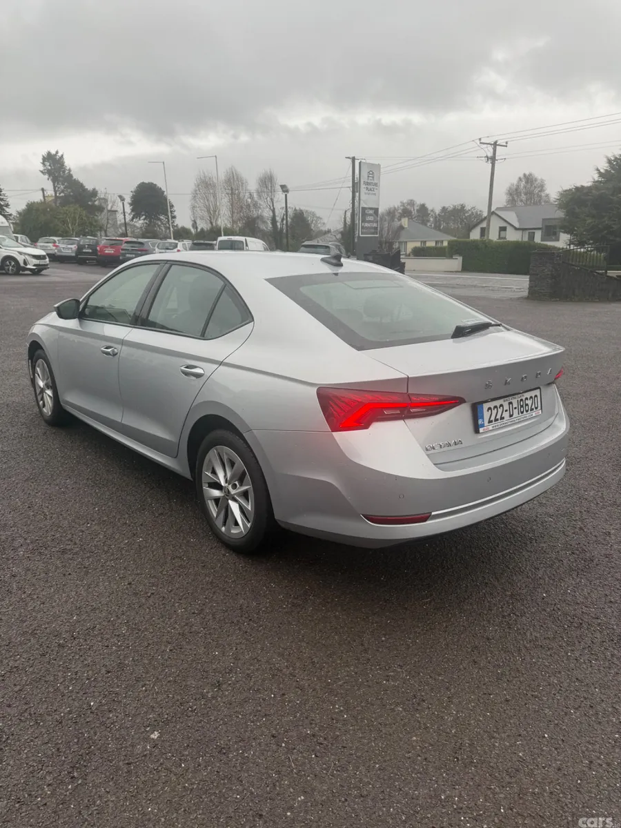 Skoda Octavia Saloon, Diesel, 2022, Grey