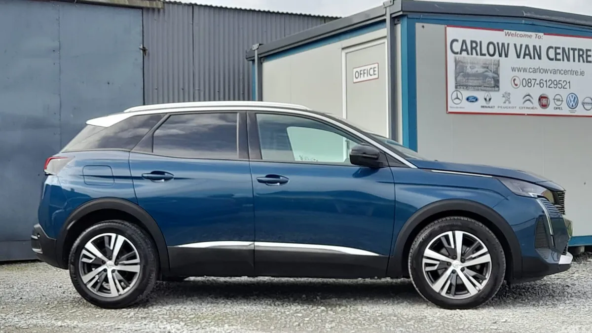 Peugeot 3008 MPV, Diesel, 2023, Blue