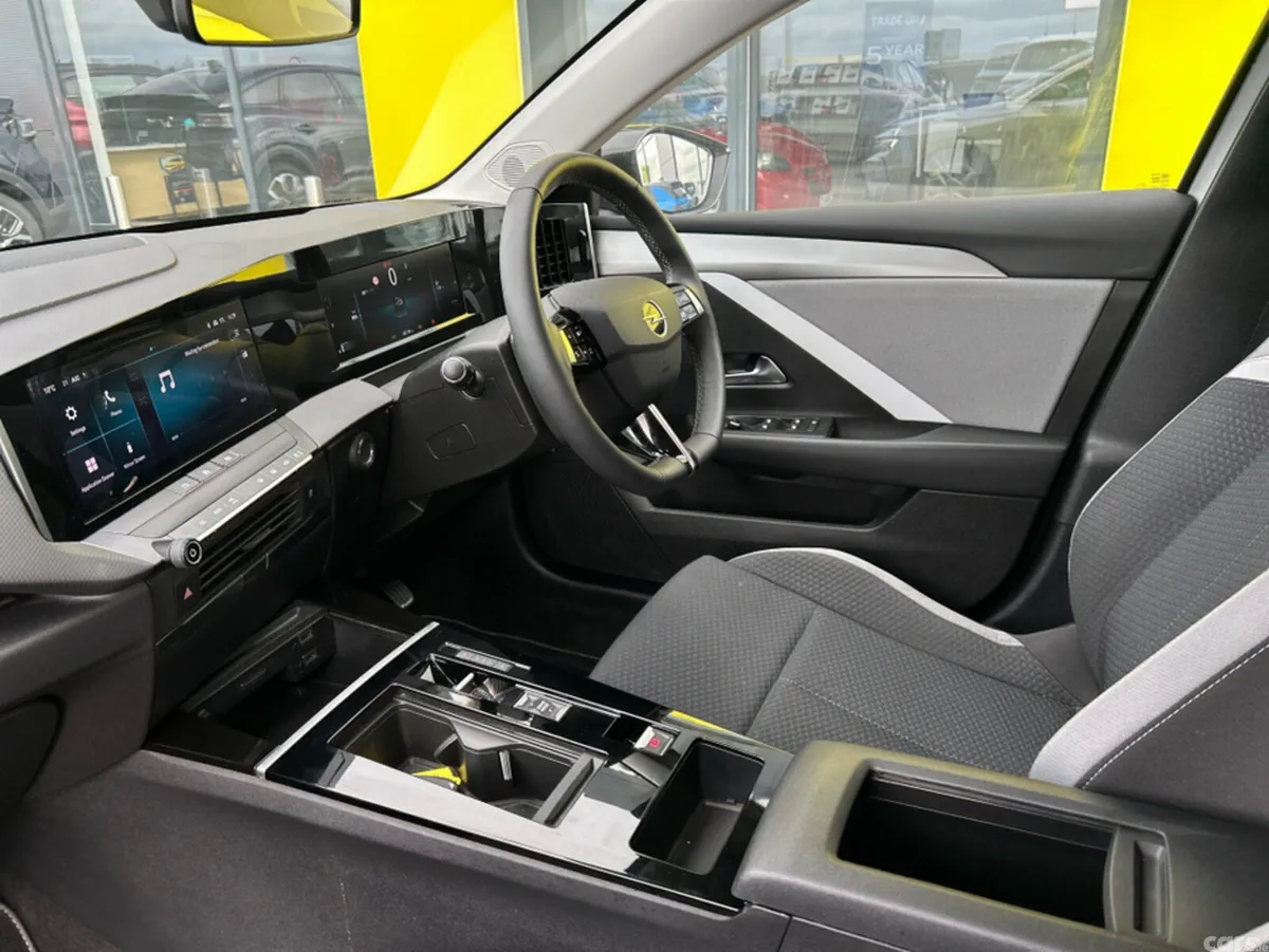 Opel Astra Hatchback, Diesel, 2025, Grey