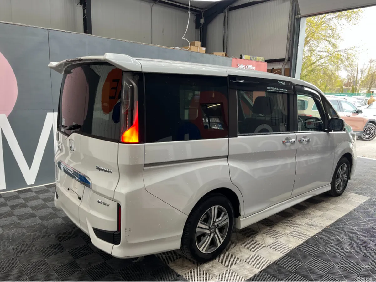 Honda Stepwagon MPV, Petrol Hybrid, 2020, White