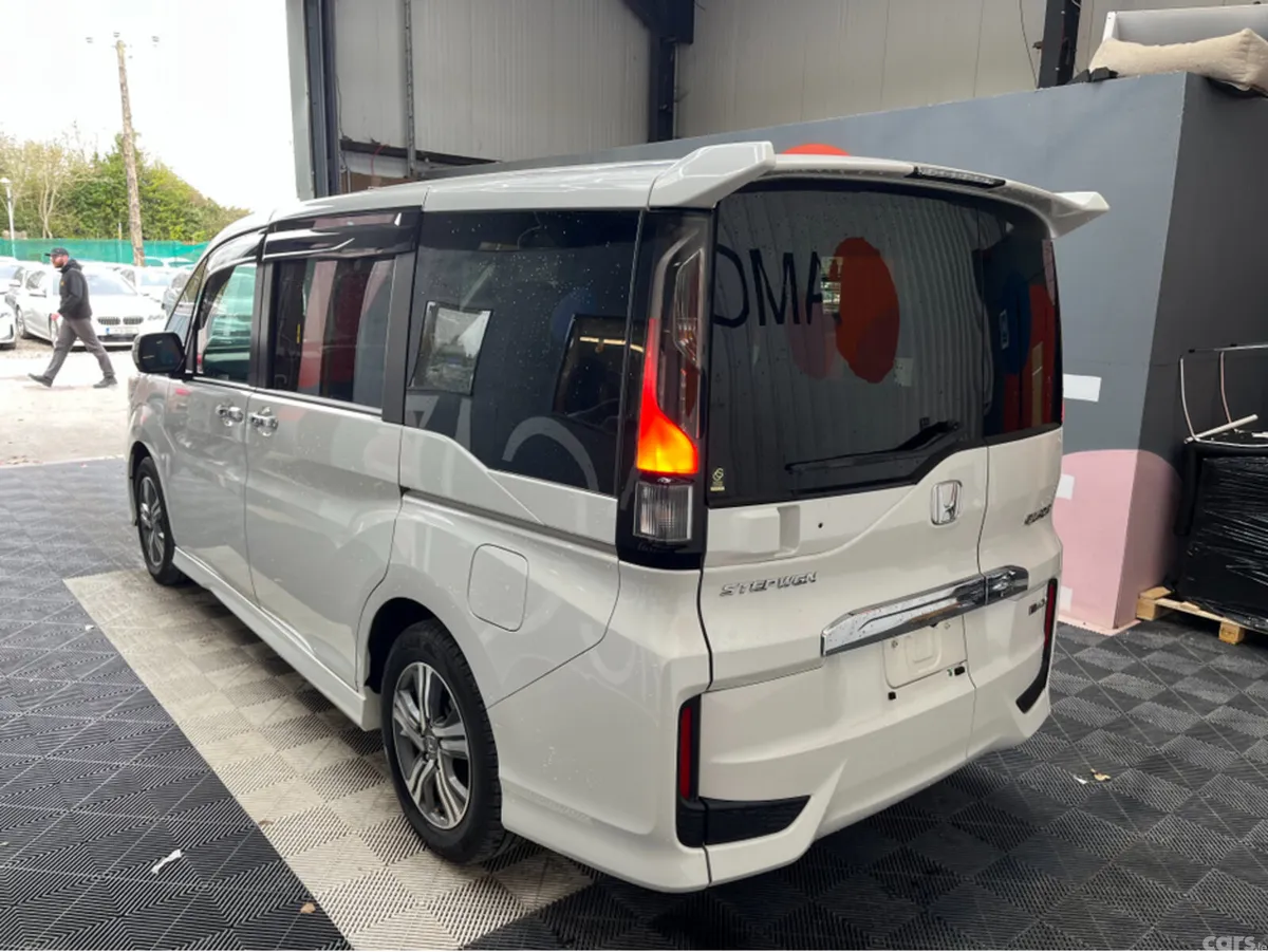 Honda Stepwagon MPV, Petrol Hybrid, 2020, White