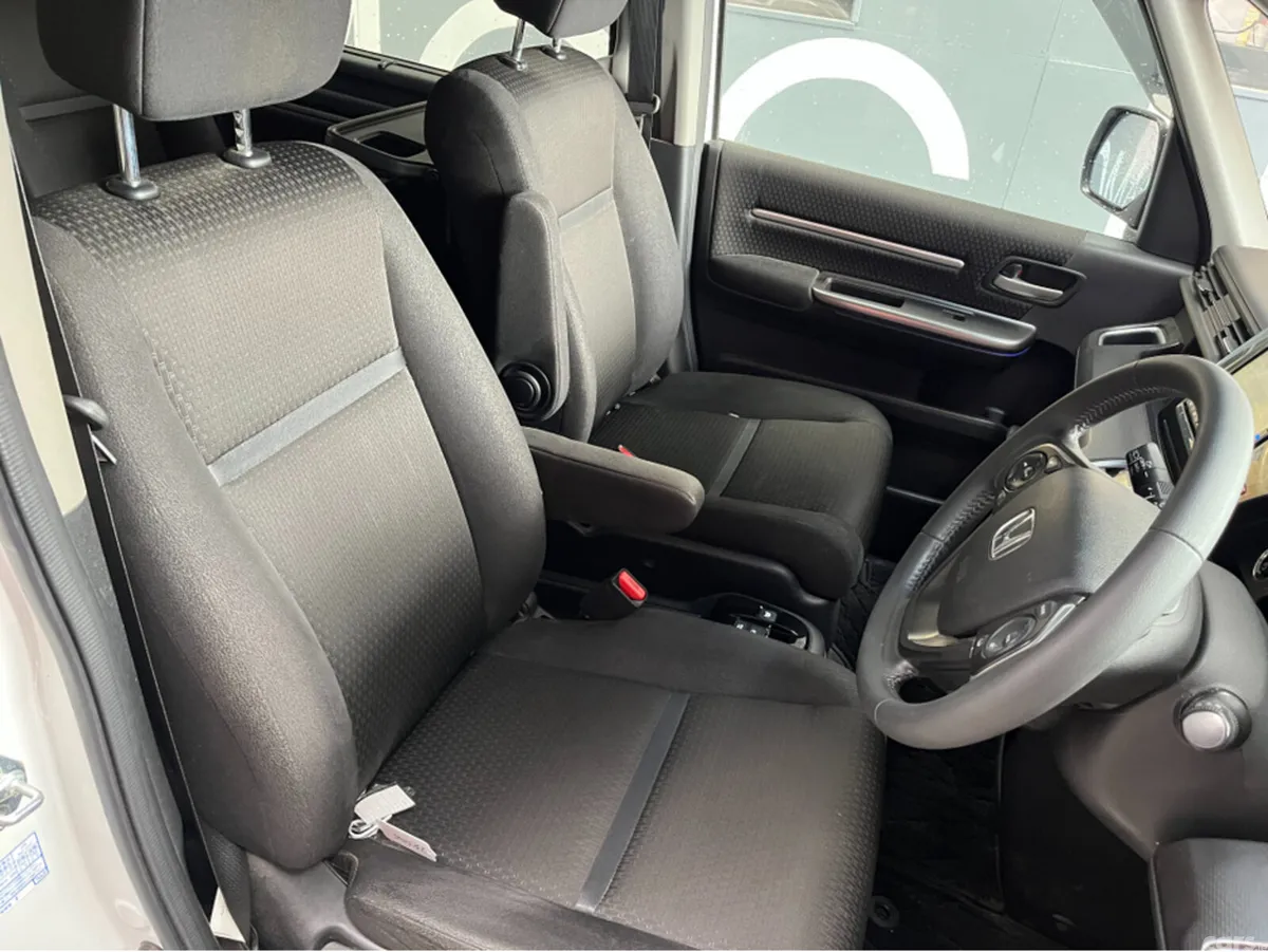 Honda Stepwagon MPV, Petrol Hybrid, 2020, White
