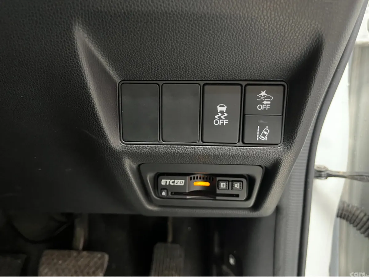 Honda Stepwagon MPV, Petrol Hybrid, 2020, White