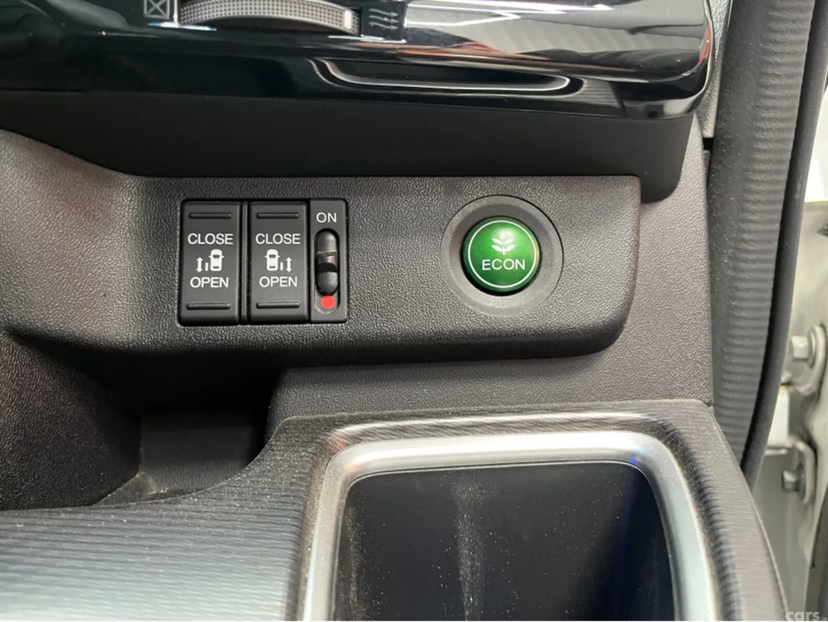 Honda Stepwagon MPV, Petrol Hybrid, 2020, White