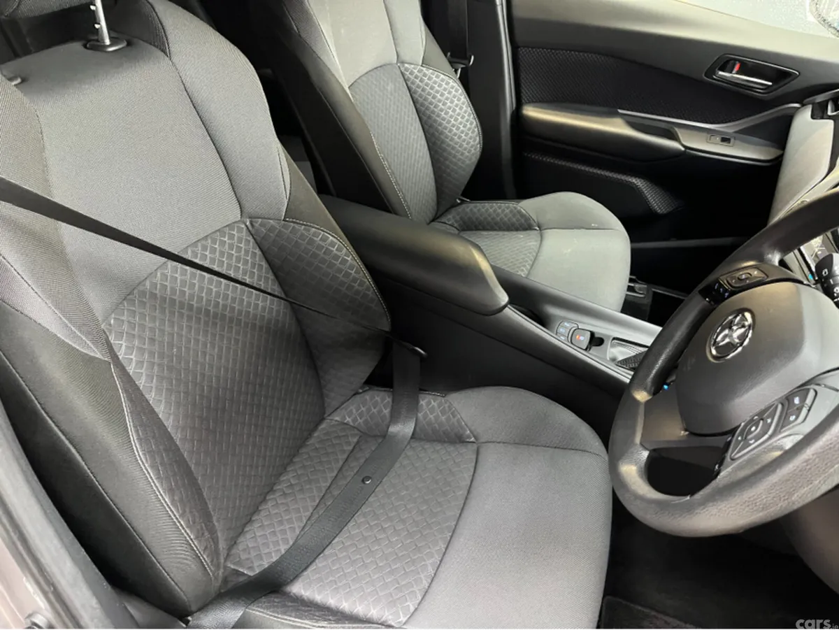 Toyota C-HR SUV, Petrol Hybrid, 2020, Silver